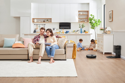 The Roborock Q7 Max+ is cleaning the floor automatically